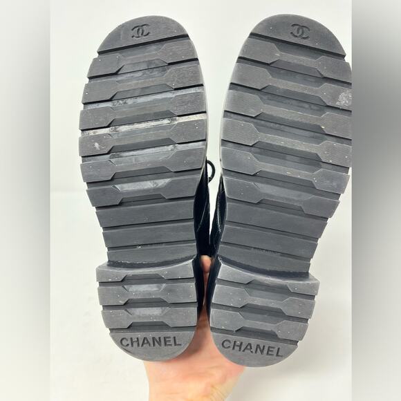 Chanel Shiny Lambskin Leather Black Quilted Cap Toe Combat Boots CC size 37.5 EU - Picture 8 of 8